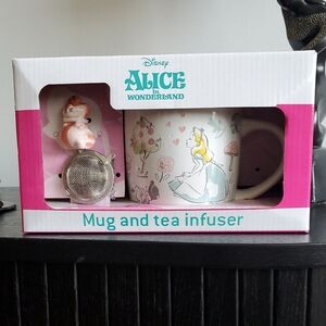 Disney Alice in Wonderland Pink and White Mug Tea Infuser Set